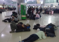 Turistas atrapados en el Aeropuerto Internacional La Aurora debido a manifestaciones y bloqueos