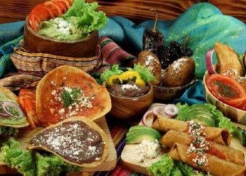 Turistas extranjeros destacan la gastronomía y arqueología de Guatemala, según el INGUAT