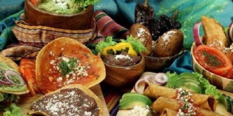 Turistas extranjeros destacan la gastronomía y arqueología de Guatemala, según el INGUAT