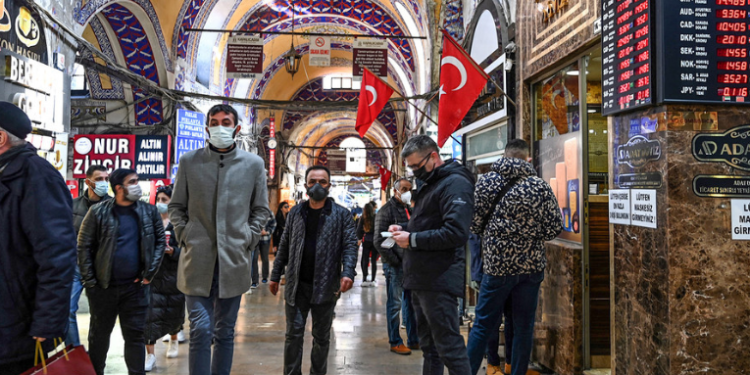 Turquía sube los tipos de interés al 40 %