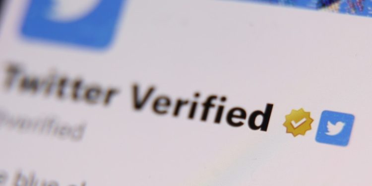 Twitter anuncia el fin de todas las cuentas verificadas que no paguen a partir del 1 de abril