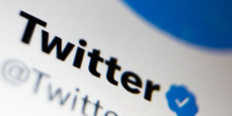 Twitter comienza a cobrar 8 dólares por la verificación