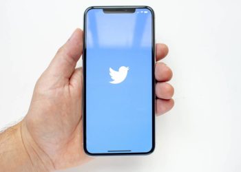 Twitter toma la 'pí­ldora venenosa' para bloquear la oferta de compra de Elon Musk