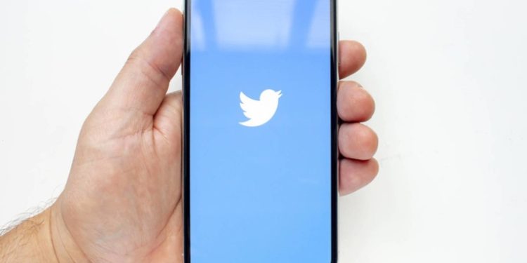 Twitter toma la 'píldora venenosa' para bloquear la oferta de compra de Elon Musk