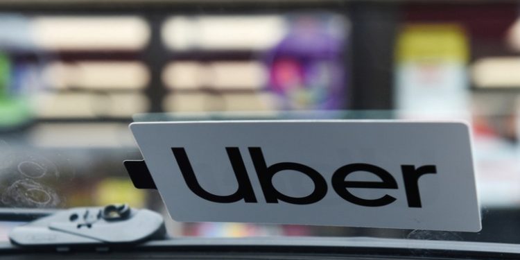 Uber ofrecerá 50.000 autos de Tesla a sus conductores en EE.UU.