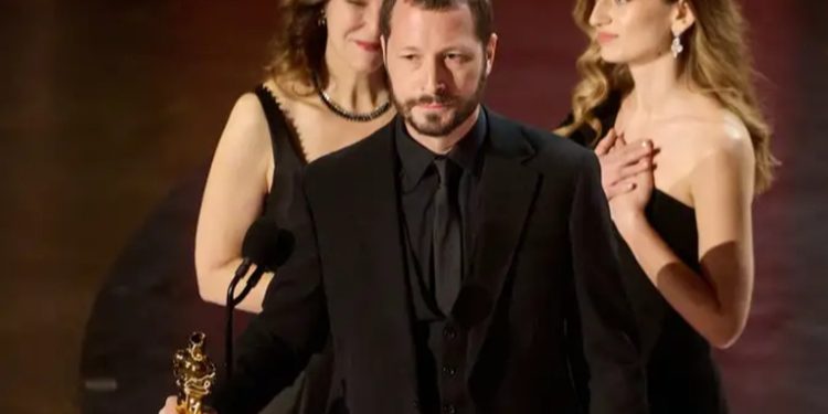 Ucrania celebra su primer Oscar con '20 días en Mariúpol'