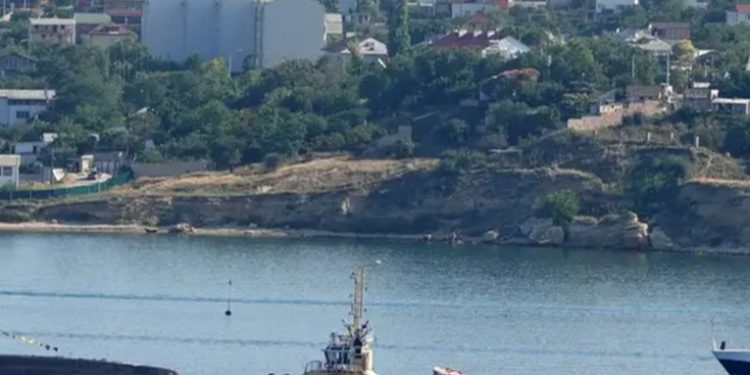 Ucrania hunde un submarino ruso en Crimea