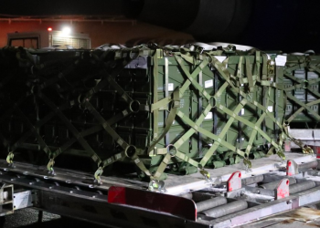 Ucrania recibe más de 90 toneladas de armamentos en su primer lote del