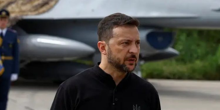 Ucrania recibe primeros aviones F-16 para enfrentar a Rusia