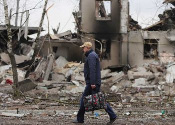 Rusia y Ucrania acuerdan establecer corredores humanitarios, según Kiev