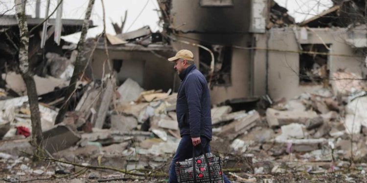 Rusia y Ucrania acuerdan establecer corredores humanitarios, según Kiev