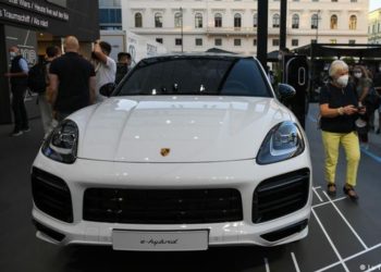 UE compra por primera vez más vehí­culos hí­bridos que automóviles diésel