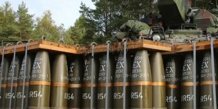 UE entregará la mitad de los obuses prometidos a Ucrania