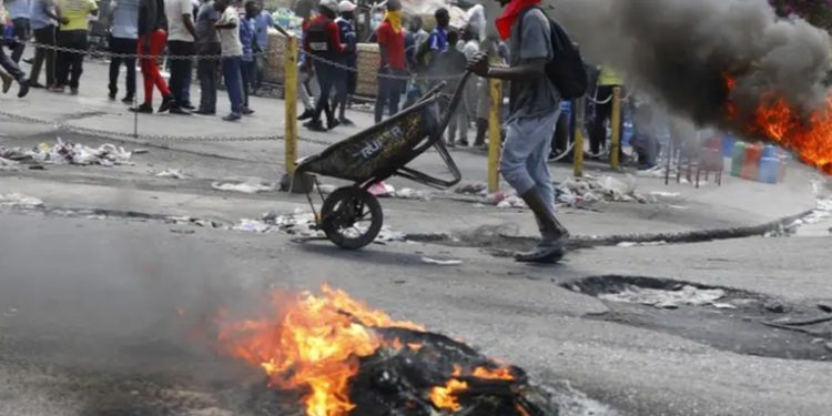 UE evacúa a todo su personal de Haití