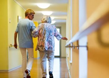 UE firma acuerdo con OMS para paliar la falta de enfermeros