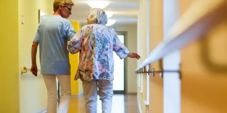 UE firma acuerdo con OMS para paliar la falta de enfermeros