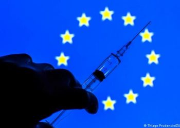 UE recomienda otra vacuna de refuerzo para mayores de 60 años