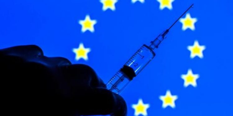 UE recomienda otra vacuna de refuerzo para mayores de 60 años