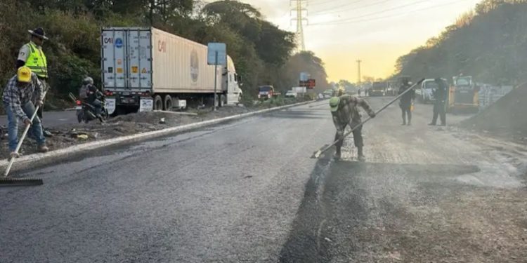Últimos retoques en el km 44 de la Palín-Escuintla antes de su reapertura total