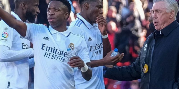 Un año de prisión para el aficionado que profirió insultos racistas contra Vinicius en Mallorca