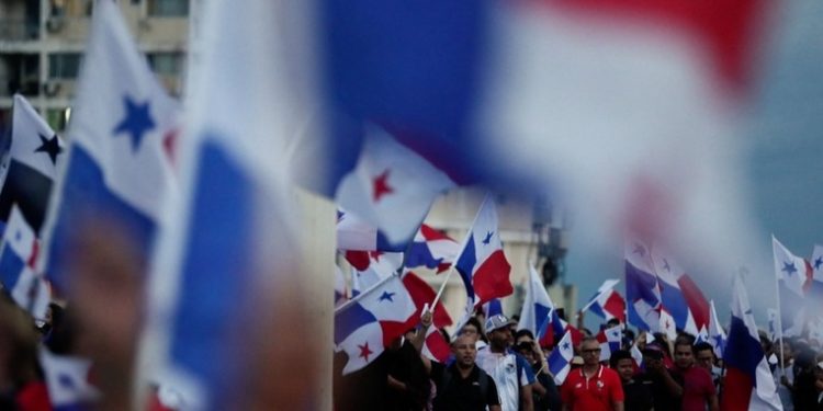 Un ataque vandálico contra un bus de Minera Panamá deja varios trabajadores heridos