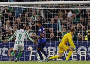 Un autogol de Giménez da el triunfo al Betis y ahonda la crisis del Atlético de Madrid