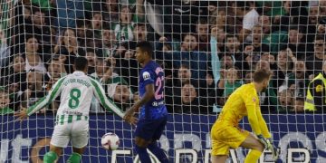 Un autogol de Giménez da el triunfo al Betis y ahonda la crisis del Atlético de Madrid