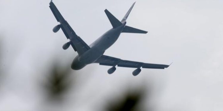 Un avión aterriza de emergencia en China tras agrietarse cristal de la cabina