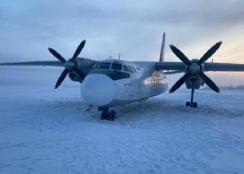 Un avión de pasajeros aterriza sobre un río congelado en Rusia