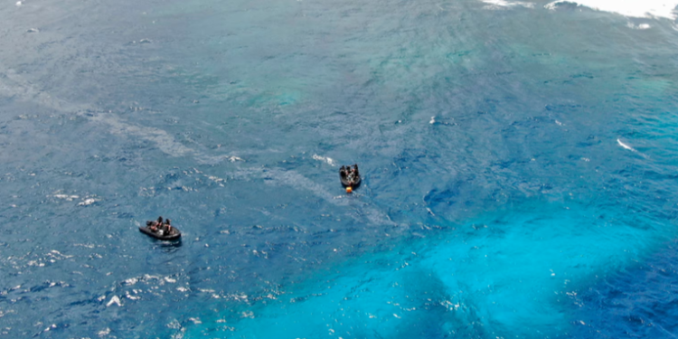 Un buque militar se hunde tras dejar encendido el piloto automático por error