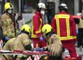 Un coche embiste una multitud cerca de una iglesia en Berlín