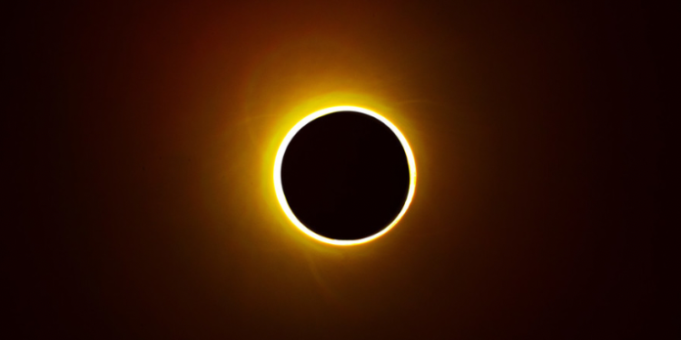 Un eclipse solar se podrá ver este sábado