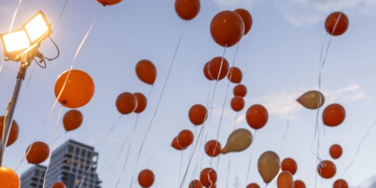 Un estado de EE.UU. prohíbe soltar globos