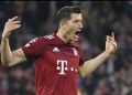 Un hombre roba a Robert Lewandowski en Barcelona