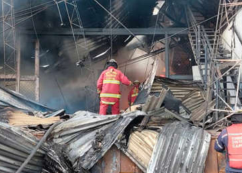 Un incendio de gran magnitud se registra en un depósito del Ministerio de Salud en Caracas