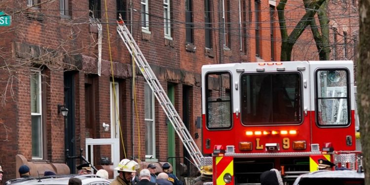 Un incendio en una vivienda en Filadelfia deja al menos 13 muertos y dos heridos