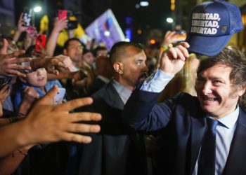 Un informe indica que las propuestas de Milei son un copiar-pegar de Menem, Macri y la dictadura