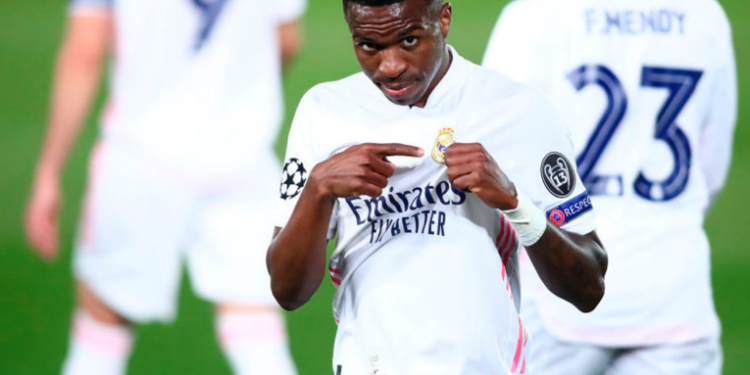 Un intratable Real Madrid y una noche mágica de Vinicius Jr tumban al Liverpool