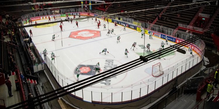 Un jugador de hockey de 16 años muere tras ser degollado por el patí­n de un rival en un trágico accidente