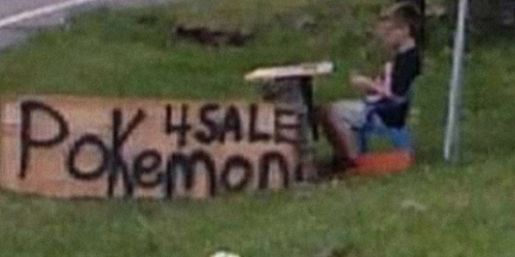 Un niño vende su colección de cartas de Pokémon para salvar a su perro y la compañía le hace un regalo inolvidable