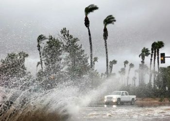 Un nuevo 'ciclón bomba' amenaza la Costa Oeste de EE.UU.