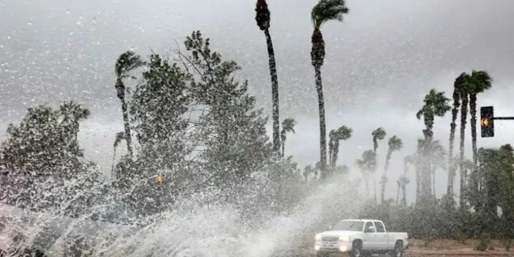 Un nuevo 'ciclón bomba' amenaza la Costa Oeste de EE.UU.
