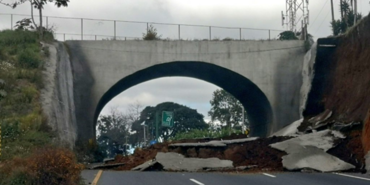 Un nuevo derrumbe en el libramiento de Chimaltenango se registró este viernes