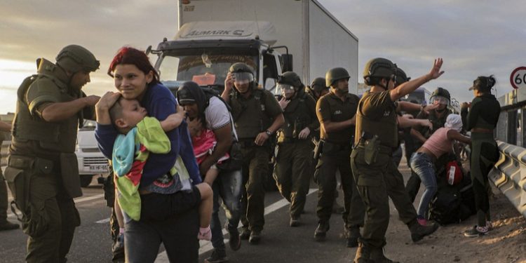 Un país suramericano se aproxima a un 'máximo histórico' de emigración