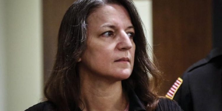 Un tribunal estadounidense absuelve a una mujer sentenciada por el asesinato de su hijo de 5 años en 1991