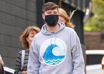 Un 'vlogger' promete recrear los desafí­os de 'El Juego del Calamar' al lograr 10 millones de 'me gusta'.