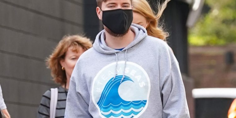 Un 'vlogger' promete recrear los desafí­os de 'El Juego del Calamar' al lograr 10 millones de 'me gusta'.