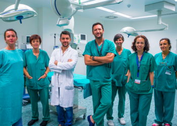 Una bebé de 13 meses en Madrid recibe el primer trasplante del mundo de intestino de una persona fallecida.