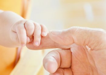 Una bebé prematura da positivo en consumo de drogas tras ingerir la sustancia durante la lactancia