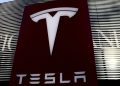 Una empleada de Tesla demanda a la compañía por acoso sexual continuo y generalizado en su puesto de trabajo